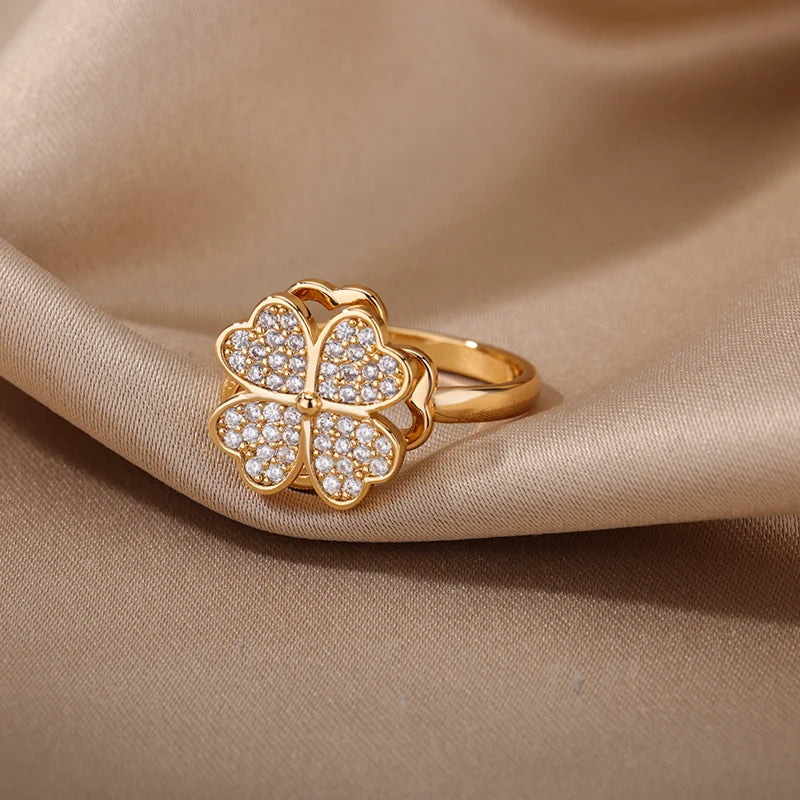 Clover Rings