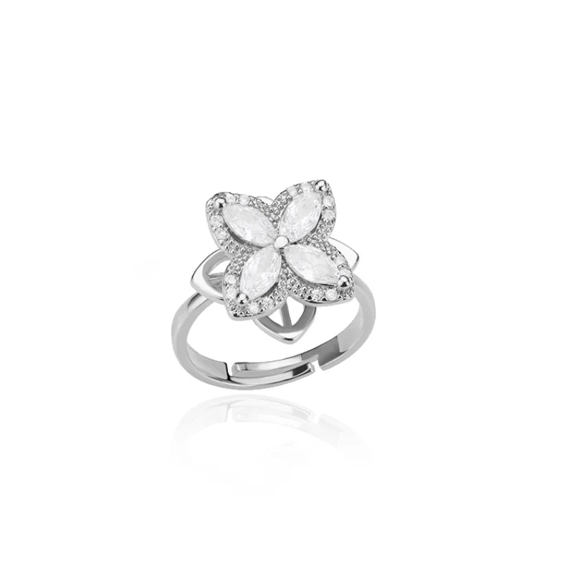 Clover Rings
